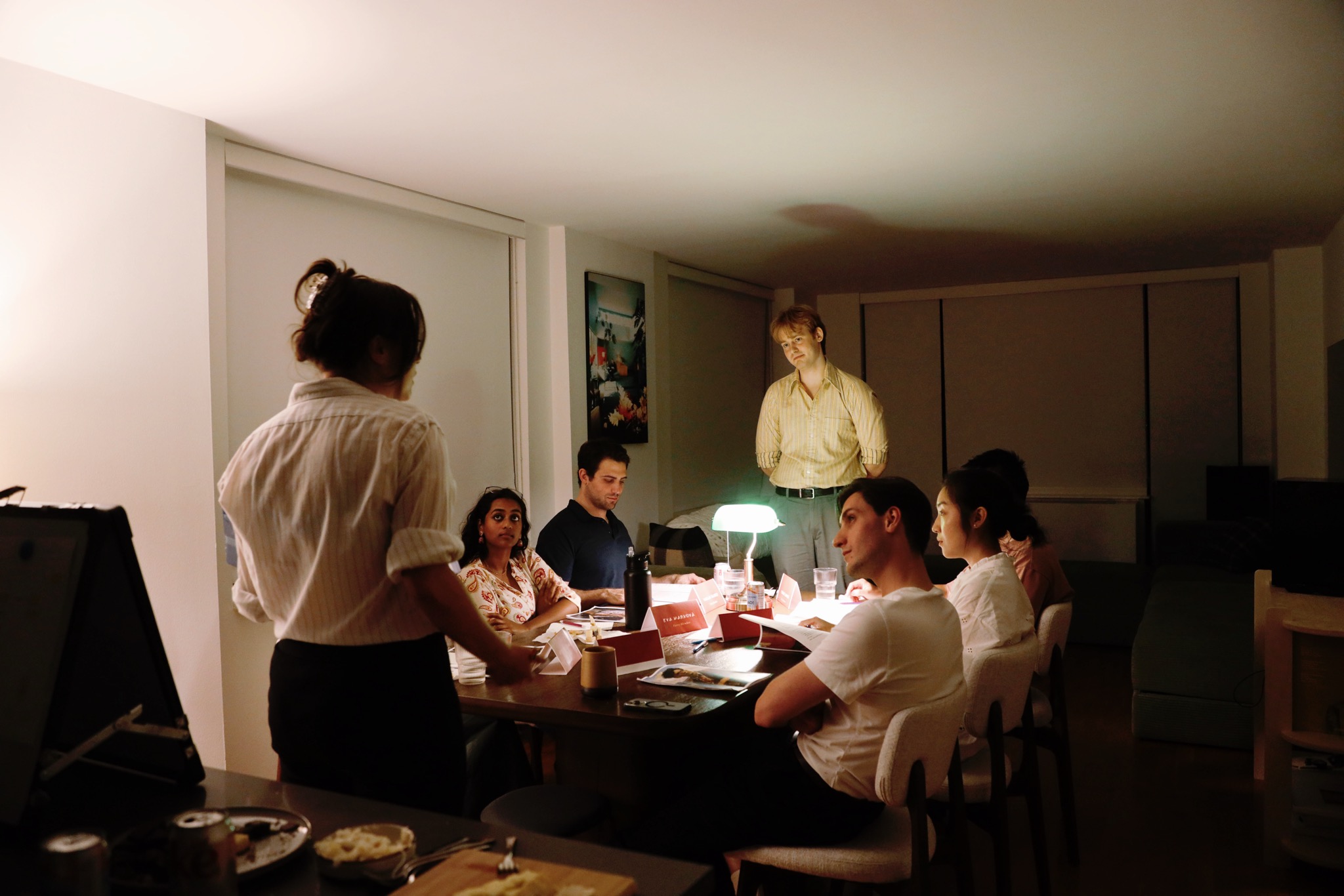 The full table mid-game